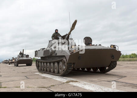 Sofia, Bulgarie - 4 mai 2016 : Des soldats de l'armée bulgare se préparent pour un défilé pour la journée de l'armée. Ils font l'essai des Banque D'Images