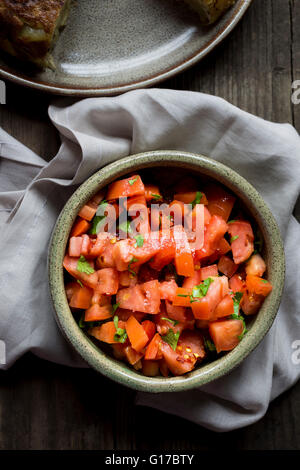 Salade de tomates Banque D'Images