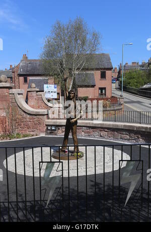 Statue grandeur nature de la vie ac/dc bon scott chanteur en Écosse kirriemuir mai 2016 Banque D'Images