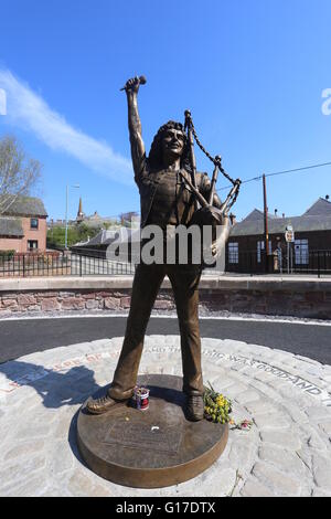 Statue grandeur nature de la vie ac/dc bon scott chanteur en Écosse kirriemuir mai 2016 Banque D'Images