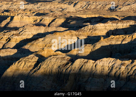 Badlands érodées, Angel Peak Nat. Zone de loisirs, Nouveau Mexique. Banque D'Images