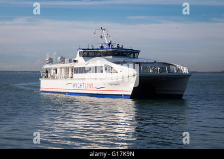 Ferry Wightlink, Wight Ryder 2 Approche de Ryde Pier, à l'île de Wight Banque D'Images