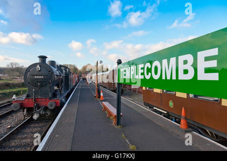 L'West Somerset Railway's 2016 Gala du printemps avec ex-LMS 44422 arrivant à 'Templecombe' (un renommé). station évêques Lydeard Banque D'Images