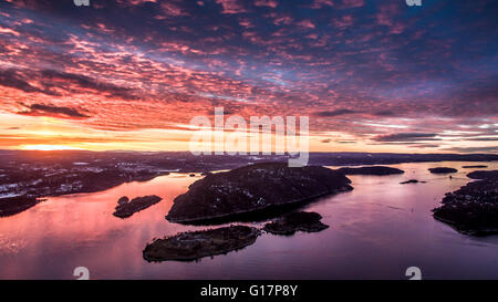 Vue aérienne de coucher de soleil sur Drobak Oscarsborg, Norvège, Banque D'Images