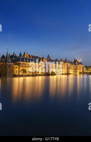 Le Binnenhof (Néerlandais), cour intérieure (anglais) est un complexe de bâtiments dans le centre-ville de La Haye, à côté de la la Hofvijver Banque D'Images