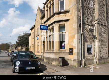 Coléoptère noir stationné à l'extérieur de la banque du BST à sheep street, Burford, Oxfordshire, UK Banque D'Images