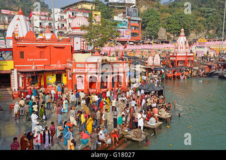 Activités religieuses hindoues à Har-ki-Paudi, Haridwar, Uttarakhand, Inde Banque D'Images