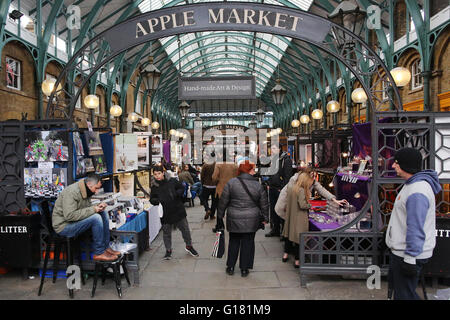 Le marché Apple couverts à Covent Garden London, England, UK Banque D'Images