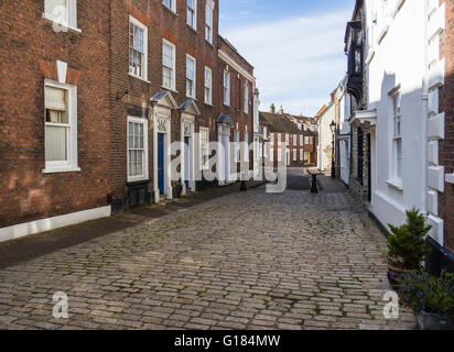 Rue pavée de la vieille ville de Poole, Dorset, UK Banque D'Images