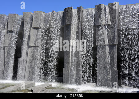 Dispositif de l'eau dans la région de Yerba Buena Gardens, San Francisco, Californie, USA sur l'après-midi ensoleillé de Juin Banque D'Images