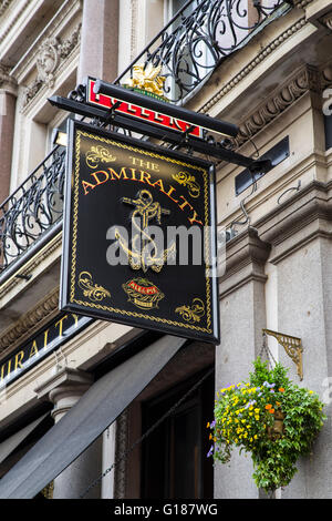 Londres, UK - 7 mai 2016 : le signe sur l'extérieur de l'Amirauté sur Trafalgar Square à Londres, le 7 mai 2016 Banque D'Images