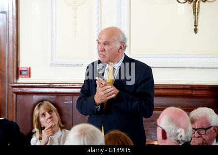 Vince Cable au déjeuner littéraire Oldie 10/05/16 Banque D'Images