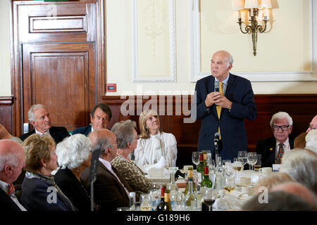 Vince Cable au déjeuner littéraire Oldie 10/05/16 Banque D'Images