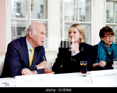 Vince Cable, Juliet Nicolson & Virginia Ironside au déjeuner littéraire Oldie 10/05/16 Banque D'Images