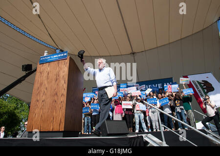 Stockton, Californie, USA. 10 mai, 2016. Bernie Sanders se met en scène pendant un rassemblement à Stockton, CA le mardi matin. Crédit : John Orvis/Alamy Live News Banque D'Images