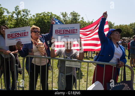 Stockton, Californie, USA. 10 mai, 2016. Bernie Sanders partisans lors d'un rassemblement à Stockton, mardi. Crédit : John Orvis/Alamy Live News Banque D'Images