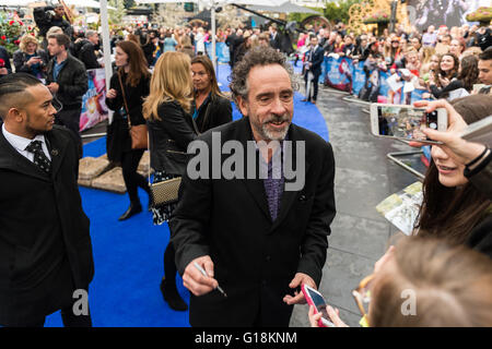 Londres, Royaume-Uni. 10 mai 2016. Tim Burton assiste à la première européenne du nouveau film de Walt Disney Studios 'Alice à travers le miroir' à Londres de Leicester Square. Wiktor Szymanowicz/Alamy Live News Banque D'Images