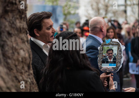 Londres, Royaume-Uni. 10 mai 2016. Johnny Depp assiste à la première européenne du nouveau film de Walt Disney Studios 'Alice à travers le miroir' à Londres de Leicester Square. Wiktor Szymanowicz/Alamy Live News Banque D'Images