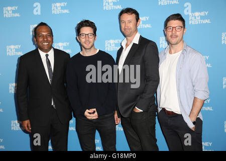 Sydney, Australie. 11 mai 2016. Réalisateurs et acteurs ont participé à la 63ème Festival du film de Sydney à Barnet Lancement du programme Long Room, Customs House, 31, rue Alfred, Circular Quay. Le Sydney Film Festival se déroule du 8 au 19 juin 2016. Sur la photo, du film 'bête', L-R : Co-directeur Tom McKeith, caméraman Mike Steel et co-réalisateur Sam McKeith avec Directeur du Festival Nashen Moodley (extrême-gauche de la photo).. Crédit : Richard Milnes/Alamy Live News Banque D'Images