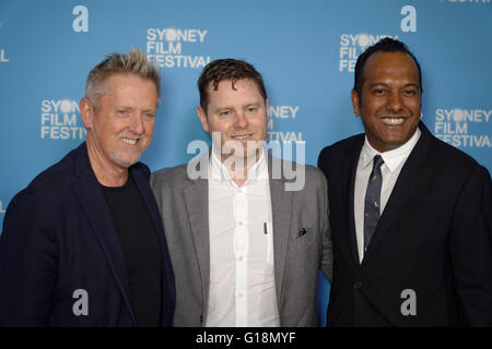 Sydney, Australie. Le 11 mai, 2016. Réalisateur Stephen Sewell et le producteur Steve Jaggi avec Sydney Film Festival Moodley Nashen Directeur poser pour la photographie au 63e Festival du film de Sydney lancement officiel du programme au bureau des douanes. Sydney Film Festival est l'un des plus anciens festivals de cinéma, et est un événement majeur sur la Nouvelle Galles du Sud calendrier culturel. Credit : Hugh Peterswald/Pacific Press/Alamy Live News Banque D'Images