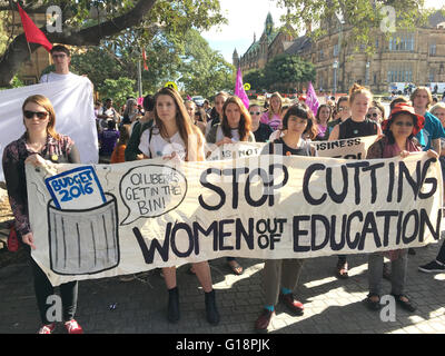 Sydney, Australie. Le 11 mai, 2016. Les étudiantes concernées à propos de la restructuration et de la réduction des services de garde dans le budget national 2016 rassemblement à l'Université de Sydney. Credit : Bernadette Smith/Alamy Live News Banque D'Images