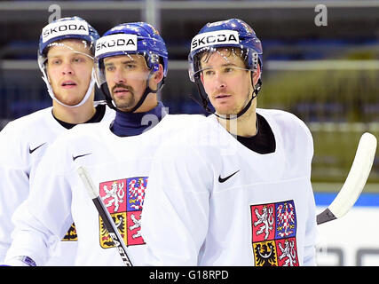 Moscou, Fédération de Russie. Le 11 mai, 2016. Les joueurs tchèques de gauche à droite : David Pastrnak, Tomas Plekanec et Roman Cervenka sont illustrés au cours de la session de formation de l'Équipe nationale de hockey tchèque pendant le Championnat du Monde de Hockey sur glace à Moscou, Russie, le 11 mai 2016. © Roman Vondrous/CTK Photo/Alamy Live News Banque D'Images