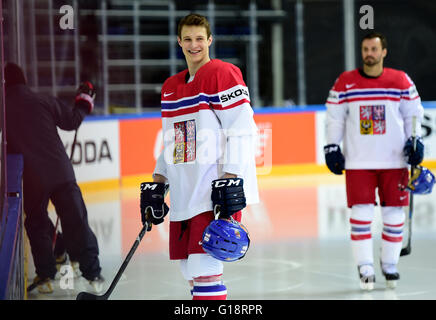 Moscou, Fédération de Russie. Le 11 mai, 2016. Joueur tchèque Dominik Kubalik est représenté au cours de la session de formation de l'Équipe nationale de hockey tchèque pendant le Championnat du Monde de Hockey sur glace à Moscou, Russie, le 11 mai 2016. © Roman Vondrous/CTK Photo/Alamy Live News Banque D'Images