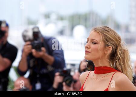 Cannes, France. Le 11 mai, 2016. Blake Lively actrice assiste à un photocall pour le film 'Cafe Society' au cours de la 69e édition du Festival de Cannes à Cannes, France, le 11 mai 2016. Credit : Jin Yu/Xinhua/Alamy Live News Banque D'Images