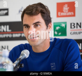 Roger Federer lors d'une conférence de presse après sa victoire contre Alexander Zevrev de l'Allemagne 6-3. 7-5, du Foro Italico, Roma, Italie, Banque D'Images