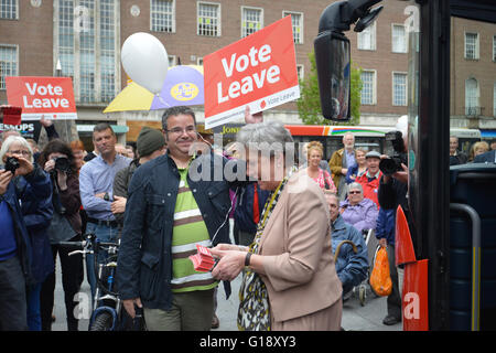 Exeter, Devon, UK. Le 11 mai, 2016. Boris Johnson MP et Gisela Stuart MP lancer la campagne de l'UE quittent le coup d'Exeter --- Crédit : Devon UK @camerafirm/Alamy Live News Banque D'Images