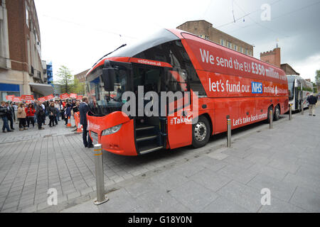 Exeter, Devon, UK. Le 11 mai, 2016. Boris Johnson MP et Gisela Stuart MP lancer la campagne de l'UE quittent le coup d'Exeter --- Crédit : Devon UK @camerafirm/Alamy Live News Banque D'Images