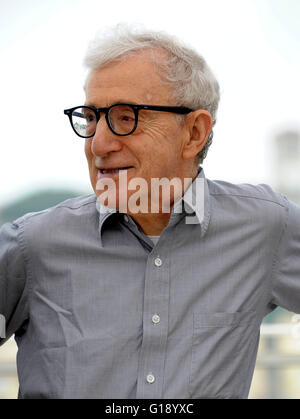 Cannes, France. Le 11 mai, 2016. Woody Allen participant à la Photocall pour Cafe Society au Festivel de Cannes 5 Mai 2016 Crédit : Peter Phillips/Alamy Live News Banque D'Images