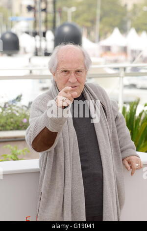 Cannes, France. Le 11 mai, 2016. CANNES, FRANCE - 11 MAI 2016 : Directeur de la photographie Vittorio Storaro participe à la société 'cafe' photocall lors de la 69 e assemblée annuelle du Festival du Film de Cannes le 11 mai 2016 à Cannes, France © Frederick Injimbert/ZUMA/Alamy Fil Live News Banque D'Images