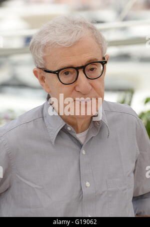 Cannes, France. Le 11 mai, 2016. CANNES, FRANCE - 11 MAI : Woody Allen assiste à la Société 'cafe' photocall lors de la 69 e assemblée annuelle du Festival du Film de Cannes au Palais des Festivals le 11 mai 2016 à Cannes, France. © Frédéric Injimbert/ZUMA/Alamy Fil Live News Banque D'Images