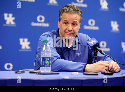 Nashville, Tennessee, USA. Feb 23, 2016. Entraîneur de basket-ball du Kentucky John Calipari a parlé de la saison dernière et réflexions sur la saison à venir le mercredi 11 mai 2016 à Lexington, KY. © Lexington Herald-Leader/ZUMA/Alamy Fil Live News Banque D'Images