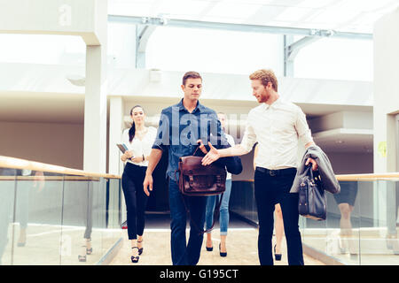 Businessman et chaque message d'autre nom Banque D'Images