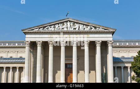 Façade du Musée des beaux-arts à la Place des Héros à Budapest, Hongrie Banque D'Images