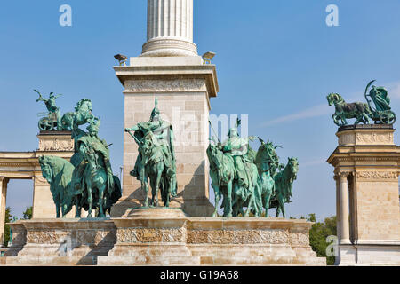 La Place des Héros et le Monument du millénaire consacré à la rois hongrois. Budapest, Hongrie. Banque D'Images