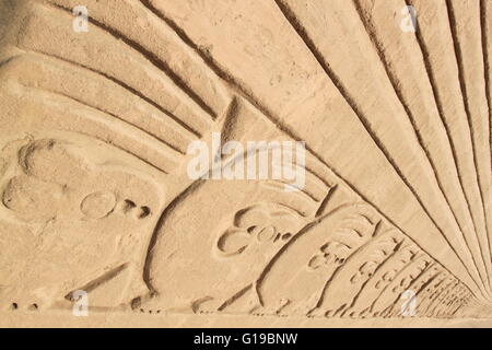 Sculptures en pierre et de sculptures de sables bitumineux au site archéologique de Chan Chan près de Trujillo, Pérou Banque D'Images