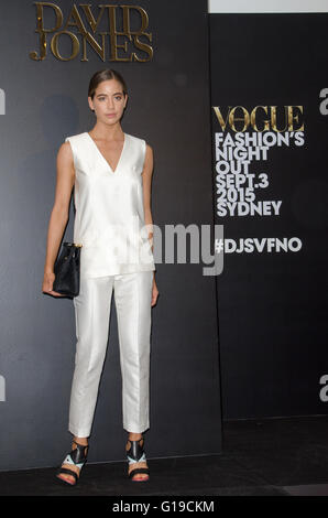 Sydney, Australie - le 3 septembre 2015 : David Jones participe à la Sydney Vogue fashion's Night Out en accueillant plusieurs défilés de mode. Sur la photo est un modèle présentant une tenue durant la parade de mode baptisée 'David Jones Une SHOTBYSOUND Parade # ' Banque D'Images