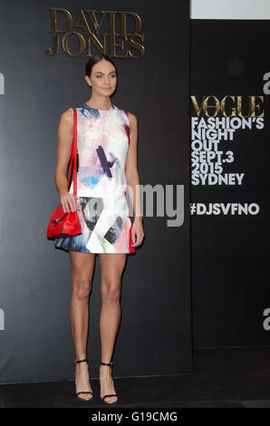 Sydney, Australie - le 3 septembre 2015 : David Jones participe à la Sydney Vogue fashion's Night Out en accueillant plusieurs défilés de mode. Sur la photo est un modèle présentant une tenue durant la parade de mode baptisée 'David Jones Une SHOTBYSOUND Parade # ' Banque D'Images