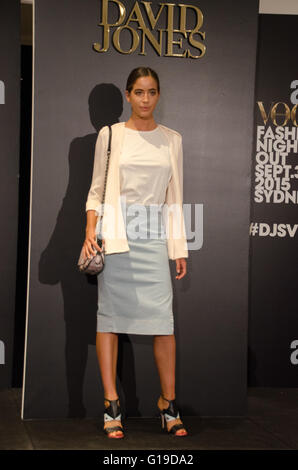 Sydney, Australie - le 3 septembre 2015 : David Jones participe à la Sydney Vogue fashion's Night Out en accueillant plusieurs défilés de mode. Sur la photo est un modèle présentant une tenue durant la parade de mode baptisée 'David Jones Une SHOTBYSOUND Parade # ' Banque D'Images