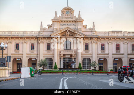 Bâtiment administratif du port de Genova/ Stazione Marittima Banque D'Images
