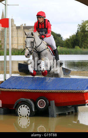 Paul Tapner (Australie) sur le Kilronan équitation Cross Country à la Land Rover Burghley Horse Trials, 5 septembre 2015 Banque D'Images