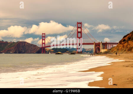 Golden Gate Bridge est indiqué sur le coucher du soleil , San Francisco, Californie Banque D'Images