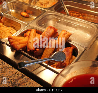De nombreux rouleaux de printemps dans le restaurant chinois Banque D'Images
