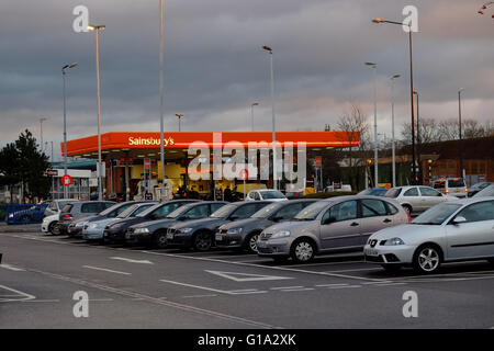 Sainsburys station essence, Cheltenham, Angleterre, Royaume-Uni. Banque D'Images