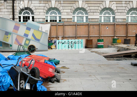 Site de construction et de signer à nouveau le Maggie's Centre, St Barts Hospital qui sera terminée en 2017 Londres Royaume-uni KATHY DEWITT Banque D'Images