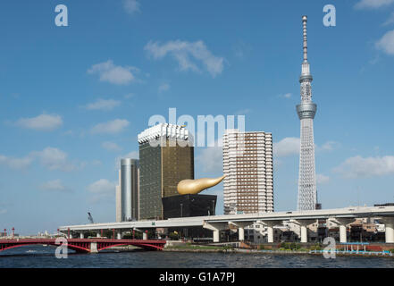 Tour Tokyo Skytree et les bâtiments du siège de l'Asahi, Japon Banque D'Images