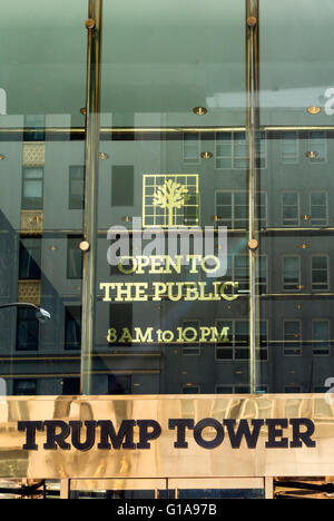 Entrée de la Trump Tower sur la Cinquième Avenue à New York City Banque D'Images